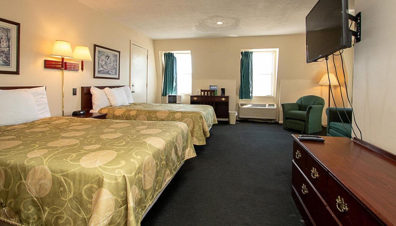 Country Squire Inn And Suites Coshocton Exterior foto