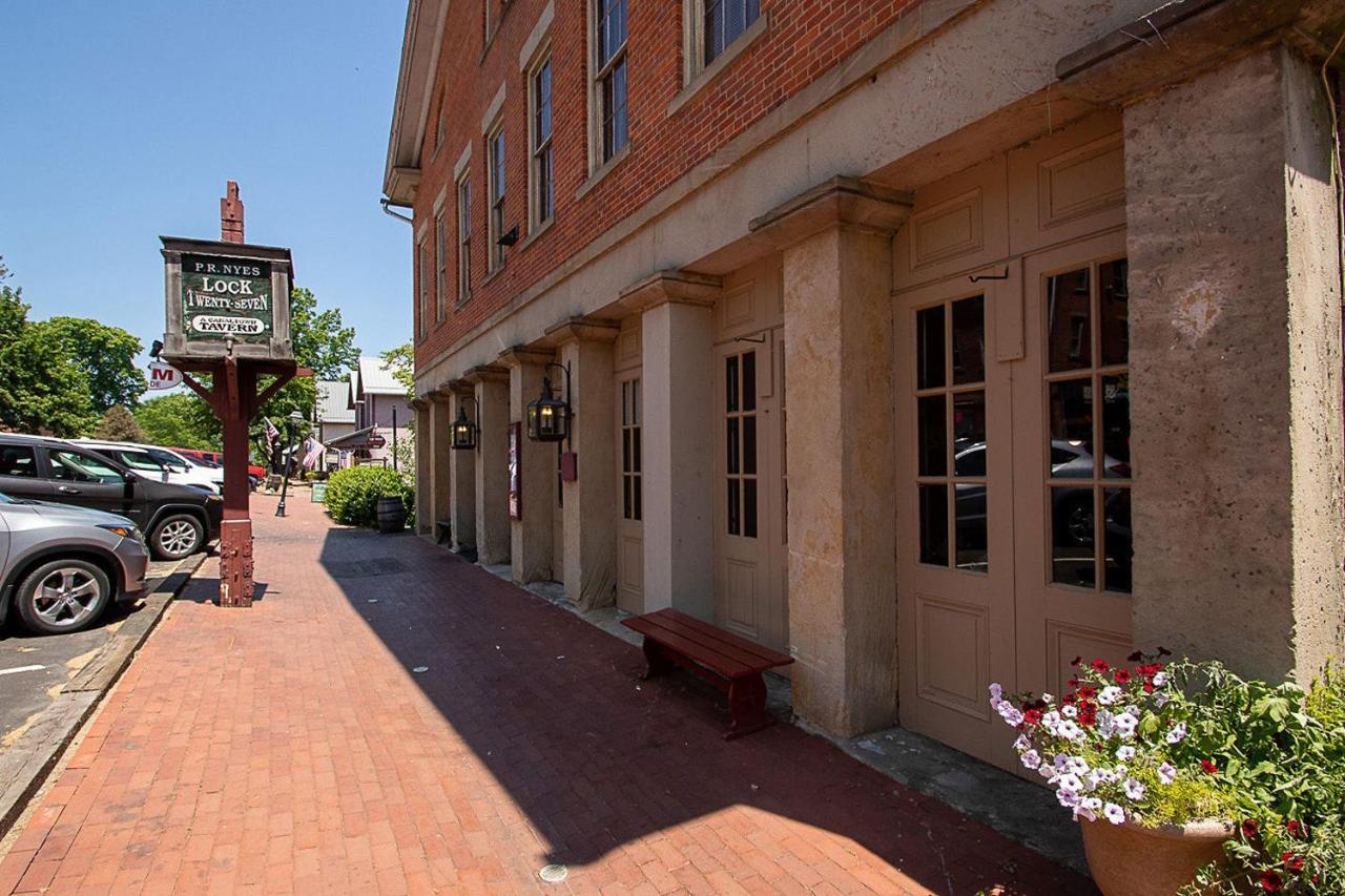 Country Squire Inn And Suites Coshocton Exterior foto