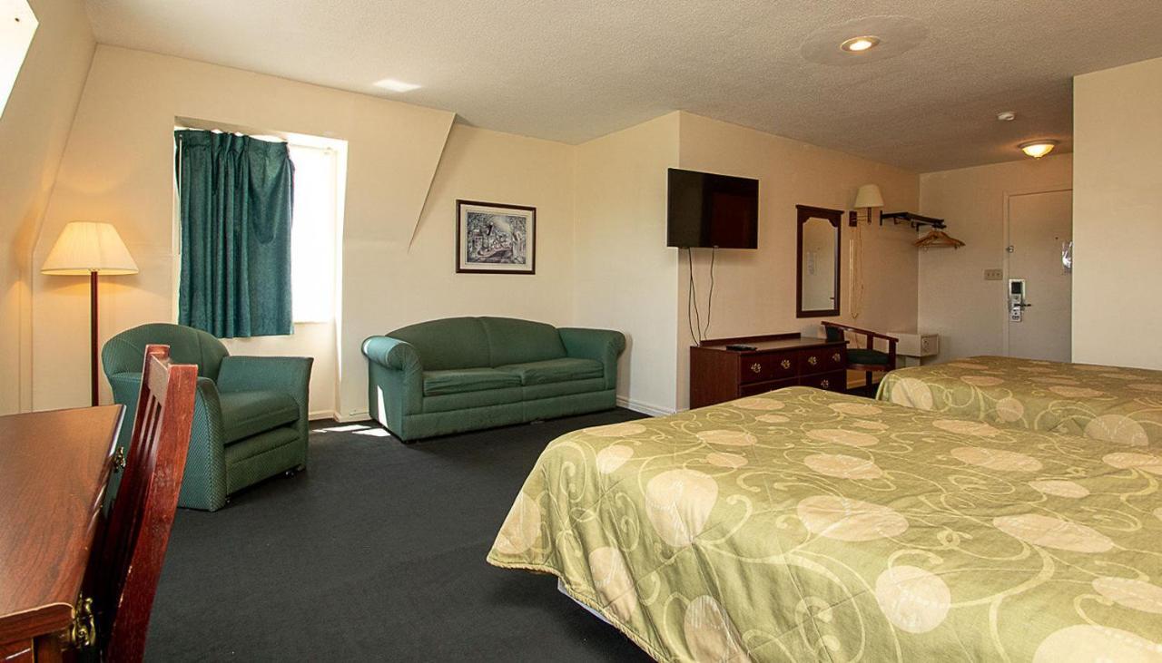Country Squire Inn And Suites Coshocton Exterior foto